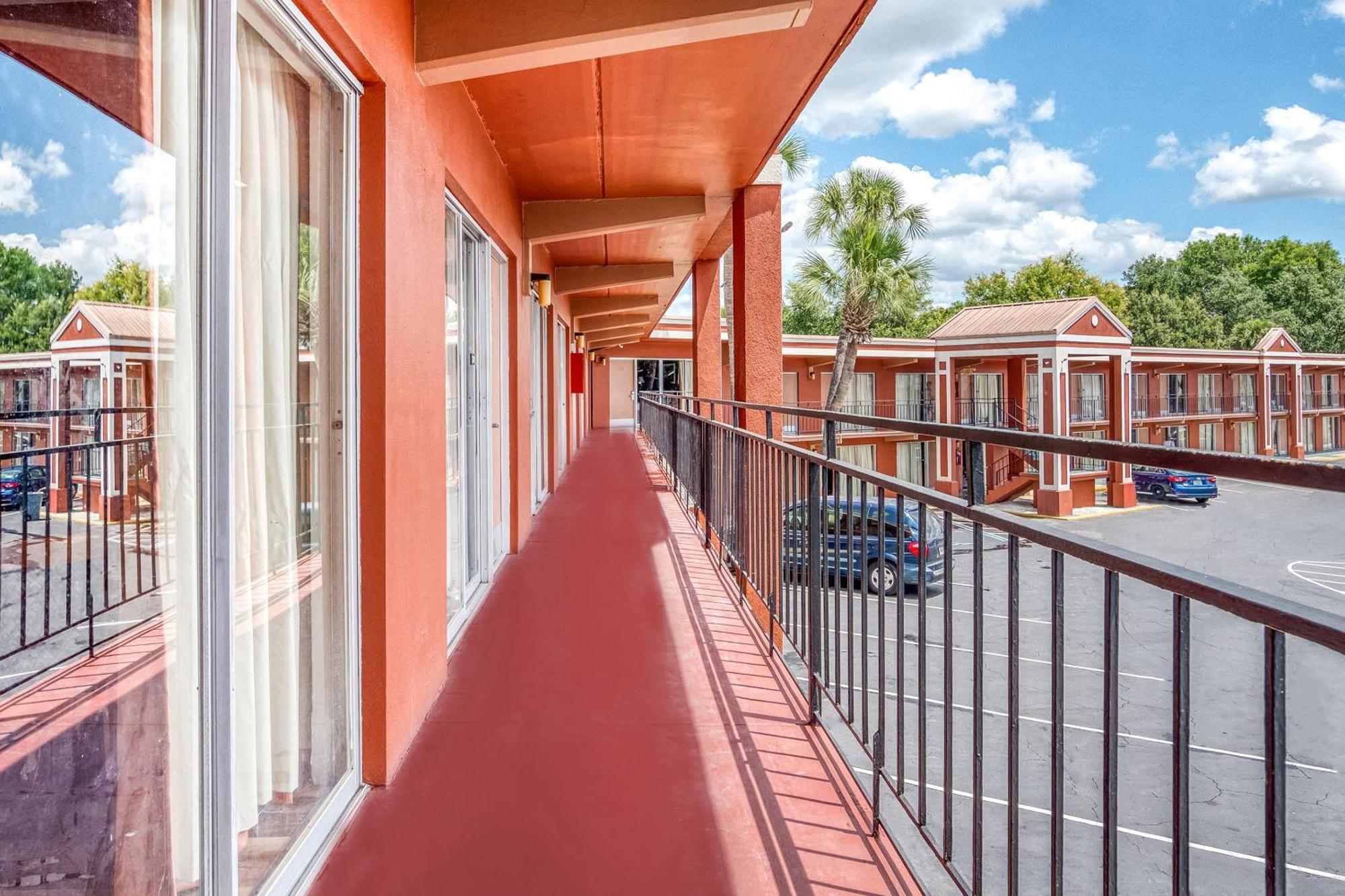 Oyo Hotel Mustang Silver Spring Fl Silver Springs Exterior photo